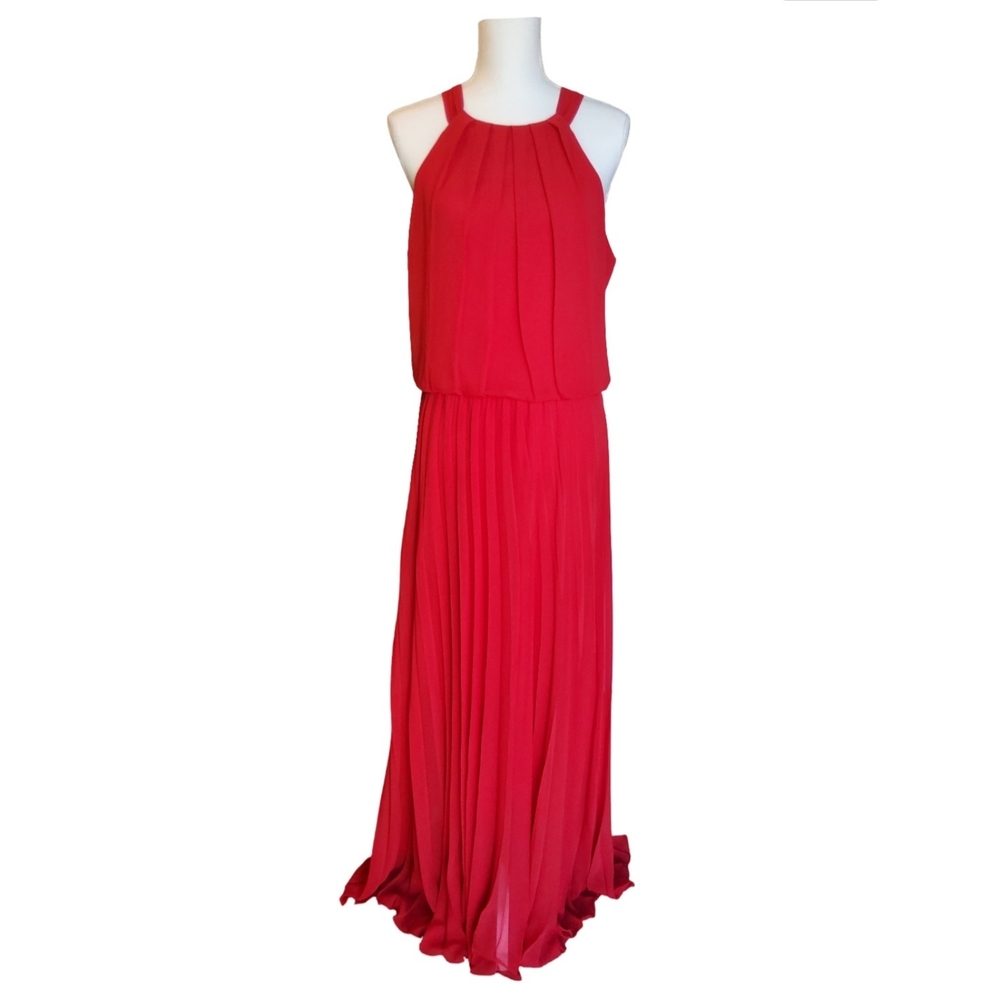 Chic Scarlet Sleeveless Maxi Dress
